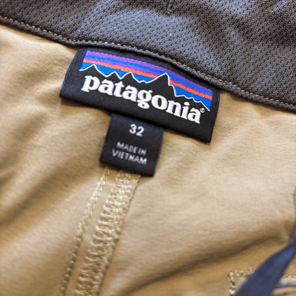 Men’s Patagonia nylon pants - Picture 2 of 3